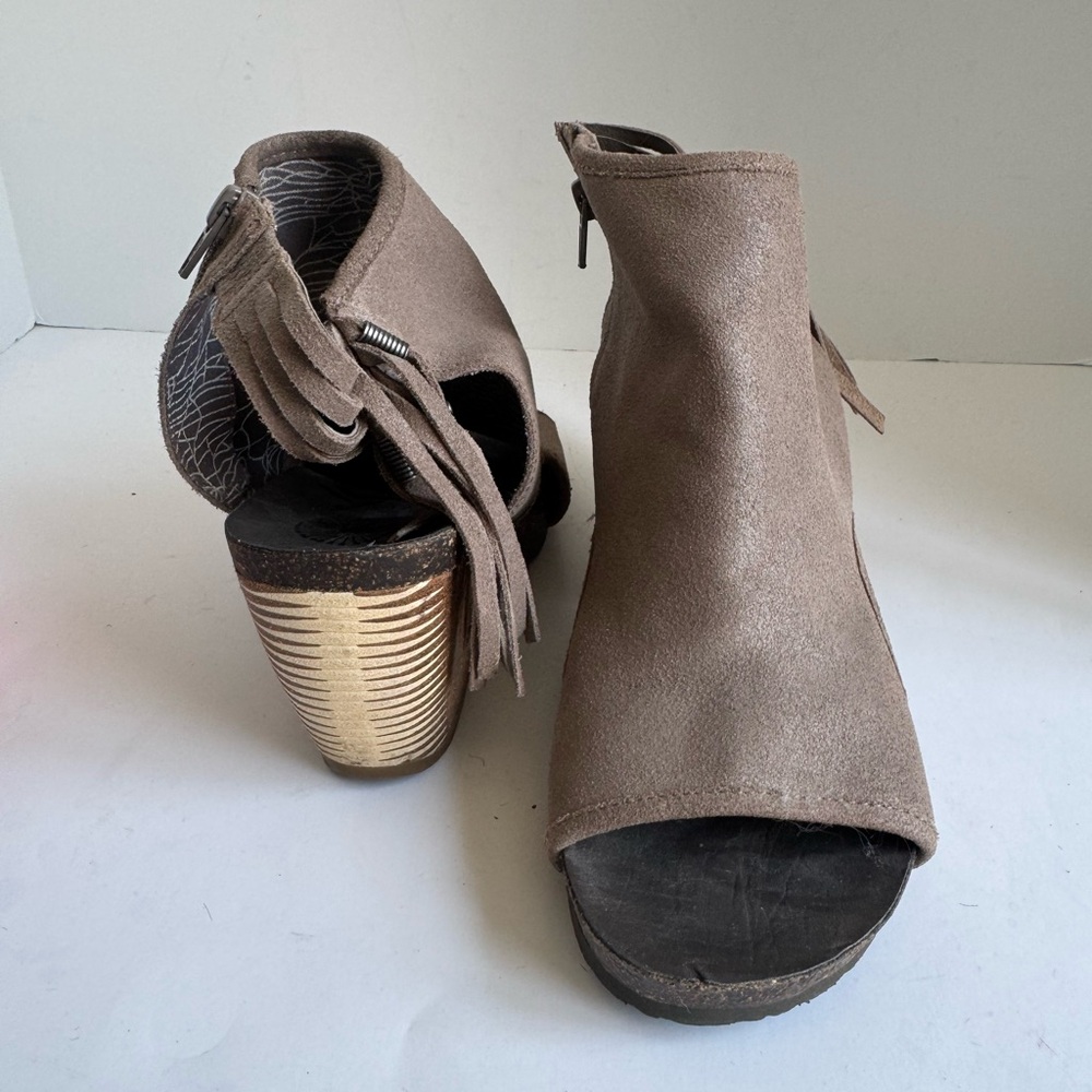 OTBT Free Spirit Fringed Tan Suede Chunky Heeled Sandals Womens Size 10 - Picture 3 of 16